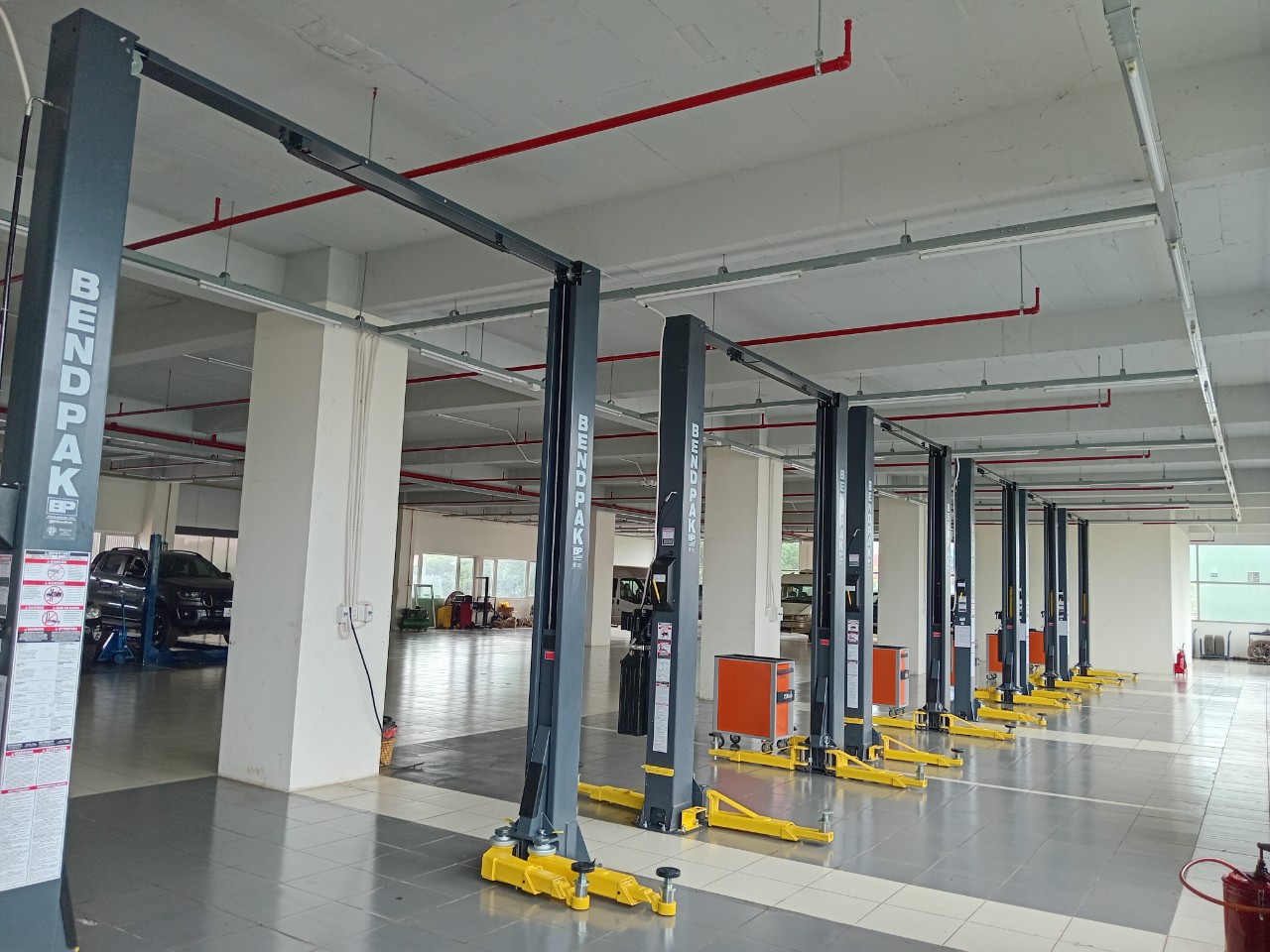 Nâng Cao Chất Lượng Dịch Vụ Sửa Chữa Ô Tô với Cầu Nâng 2 Trụ