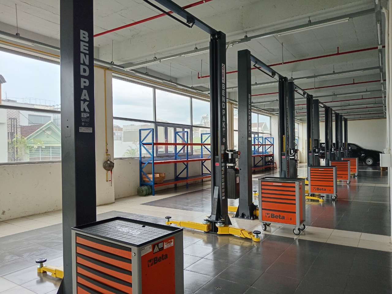 Nâng Cao Chất Lượng Dịch Vụ Sửa Chữa Ô Tô với Cầu Nâng 2 Trụ