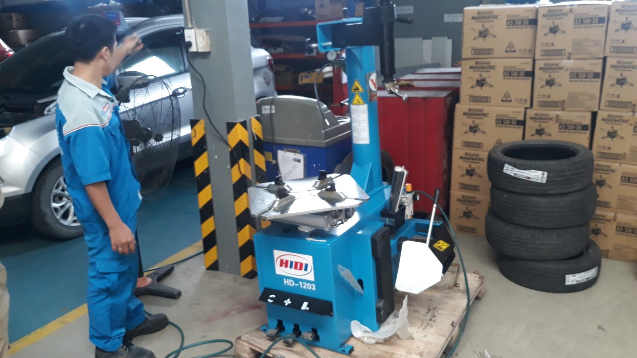 Máy ra vào vỏ xe ôtô cao cấp HD-1203