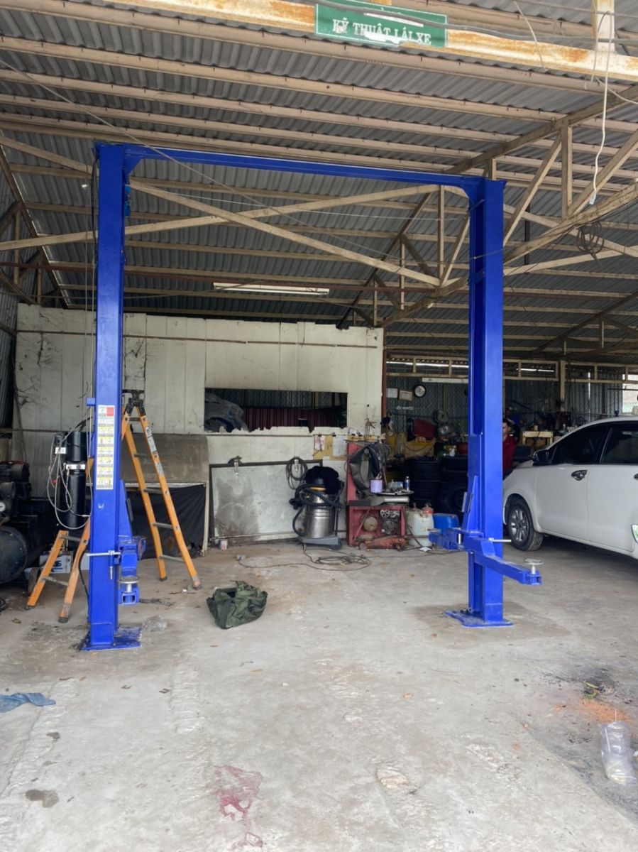 Tư Vấn Cầu Nâng Ô Tô 2 Trụ: Chọn Lựa Hoàn Hảo Cho Xe Của Bạn