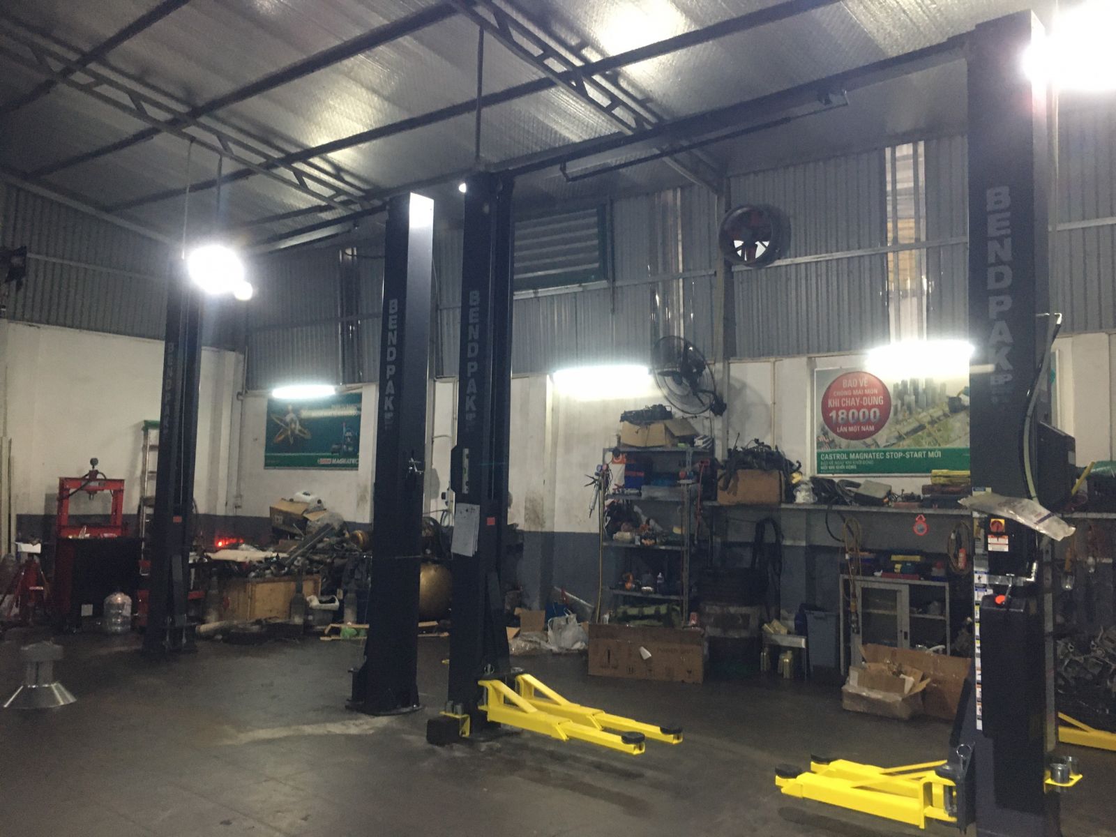 Cầu nâng 2 trụ - Giới thiệu và lợi ích cầu nâng mang lại cho garage ô tô